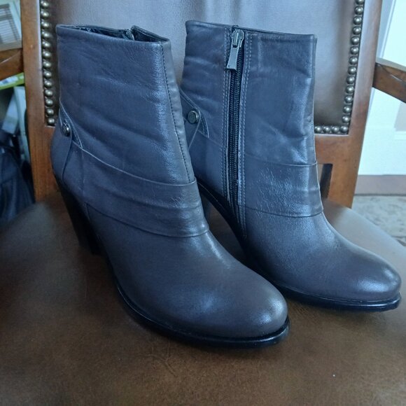 All leather new womens short boot. - Picture 9 of 9